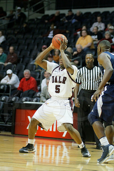 FAU @ UALR 1-24-13 (Justin Manning)0381