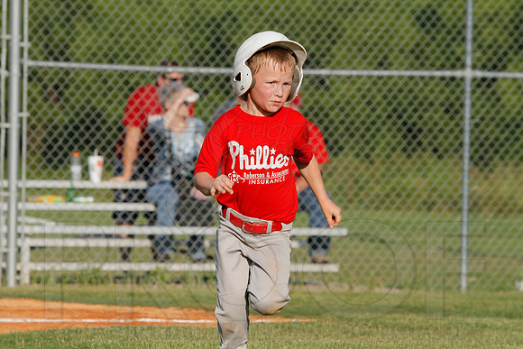 Phillies vs. Razorbacks 5-6 year old baseball 6-3-2014 (© Justin Manning) JWM_0104