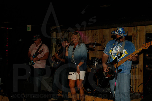 Midnight Hurricanes live at Boogies Bar and Grill 6-15-2014 (© Justin Manning) JWM_0235