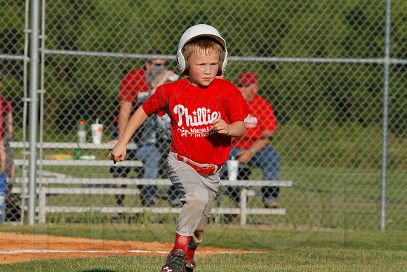 Phillies vs. Razorbacks 5-6 year old baseball 6-3-2014 (© Justin Manning) JWM_0103