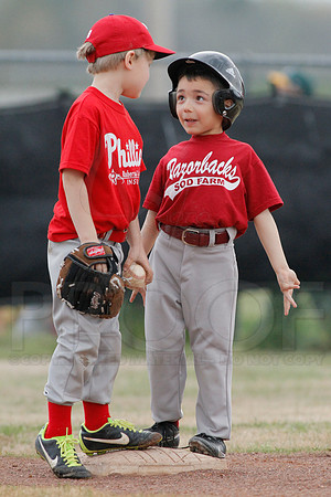 Phillies vs. Razorbacks 5-6 year old baseball 4-3-2014 (© Justin Manning) JWM_0069