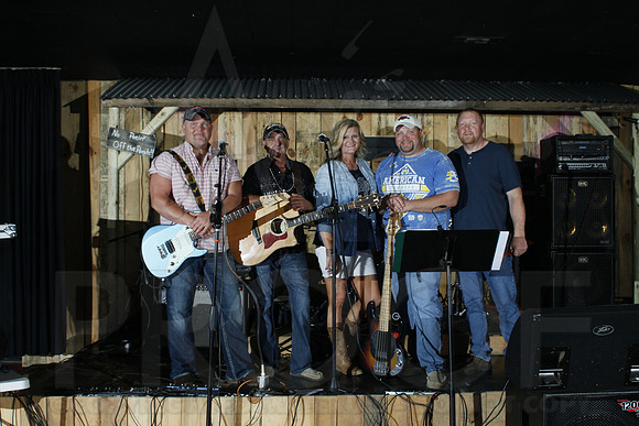 Midnight Hurricanes live at Boogies Bar and Grill 6-14-2014 (© Justin Manning) JWM_0008