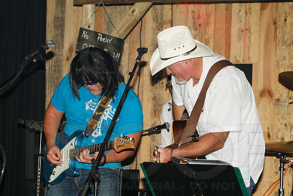 Midnight Hurricanes live at Boogies Bar and Grill 6-15-2014 (© Justin Manning) JWM_0279