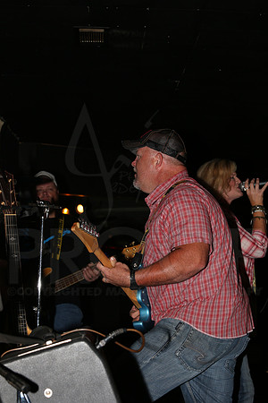 Midnight Hurricanes (Boogies Bar & Grill) 9-13-2014 (©Justin Manning) JWM_138