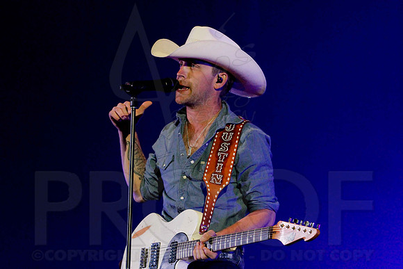 Justin Moore Concert 4-25-2014 (© Justin Manning) JWM_0683
