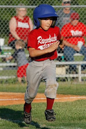 Phillies vs. Razorbacks 5-6 year old baseball 6-3-2014 (© Justin Manning) JWM_0219