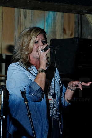 Midnight Hurricanes live at Boogies Bar and Grill 6-14-2014 (© Justin Manning) JWM_0164