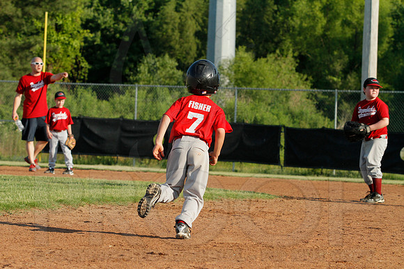 Phillies vs. Razorbacks 5-6 year old baseball 6-3-2014 (© Justin Manning) JWM_0116