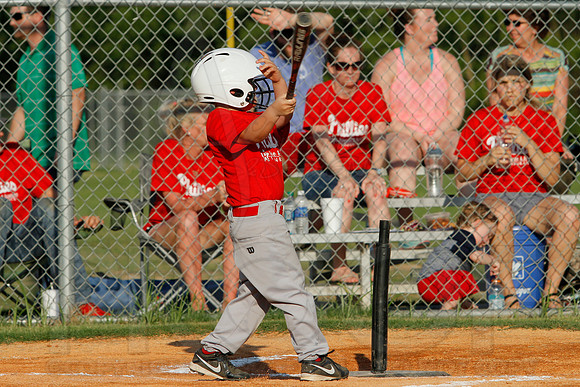 Phillies vs. Razorbacks 5-6 year old baseball 6-3-2014 (© Justin Manning) JWM_0179