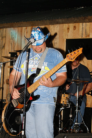 Midnight Hurricanes live at Boogies Bar and Grill 6-14-2014 (© Justin Manning) JWM_0176