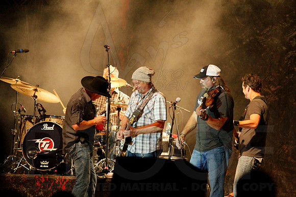 Tracy Lawrence (Brickfest) 6-28-2014 (©Justin Manning) JWM_184