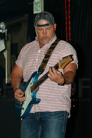 Midnight Hurricanes live at Boogies Bar and Grill 6-15-2014 (© Justin Manning) JWM_0216