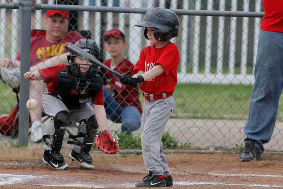 Phillies vs. Razorbacks 5-6 year old baseball 4-3-2014 (© Justin Manning) JWM_0185