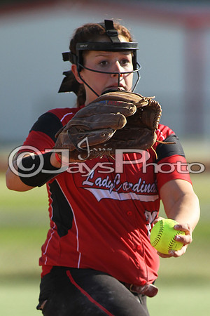 Bauxite @ Harmony Grove softball 4-21-2015 (©Justin Manning) JWM_0305
