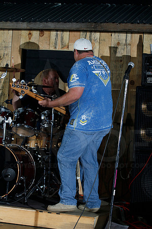 Midnight Hurricanes live at Boogies Bar and Grill 6-14-2014 (© Justin Manning) JWM_0098