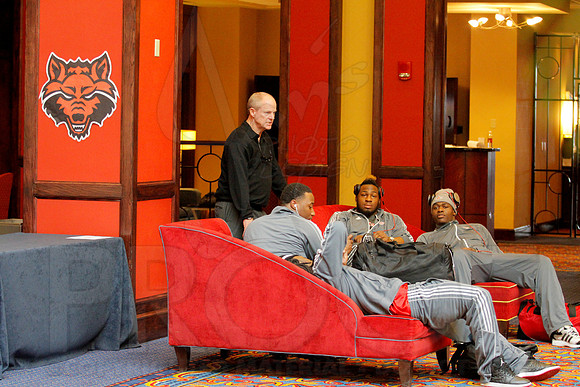 Player welcoming to hotel 1-1-14 (©Justin Manning) (©Justin Manning) JWM_0071